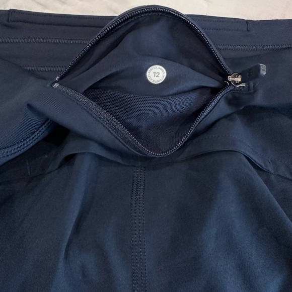 NAVY Lululemon Speed Up Low Rise 2.5in Shorts - Picture 5 of 5